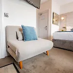 Superb Marina Studio- Sleeps 3 * Dublin