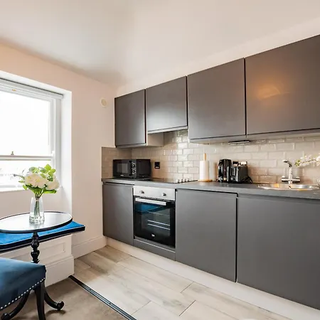 Superb Marina Studio- Sleeps 3 *